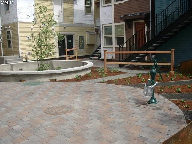 2nd image of 4321 SE Division St #A