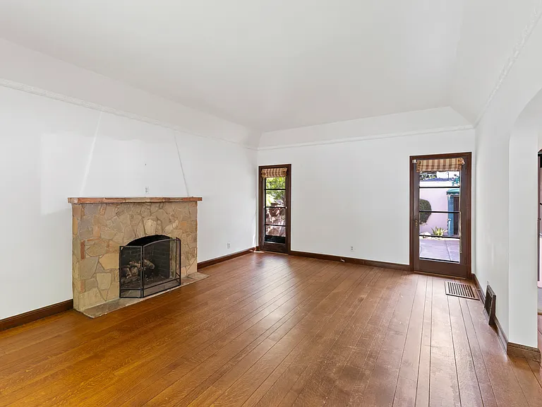 1226 Johnson St — Photo 16