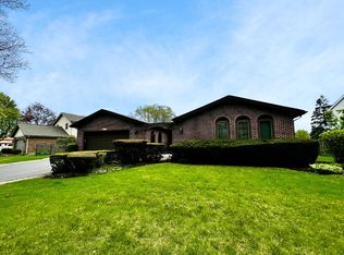 1121 E Cooper Dr, Palatine, IL 60074