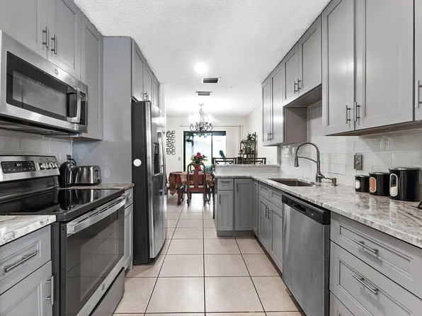 1595 Woodbridge Lakes Circle, West Palm Beach, FL 33406