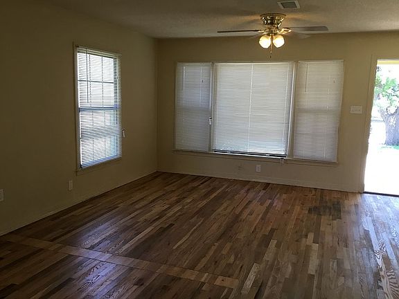 3rd image of 1102 Amarillo St #A