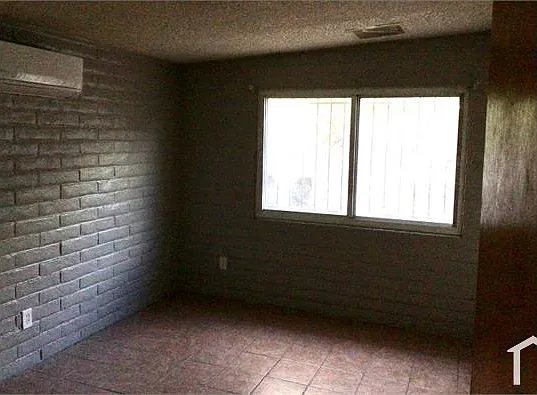 254 W Mossman Rd — Photo 2