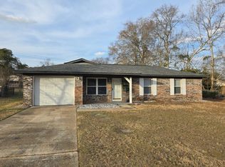 4 Forest Hill Dr, Daleville, AL 36322