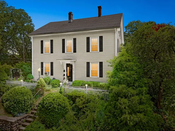85 Everett St, Southbridge, MA 01550