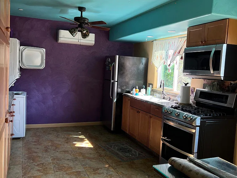 entry into kitchen