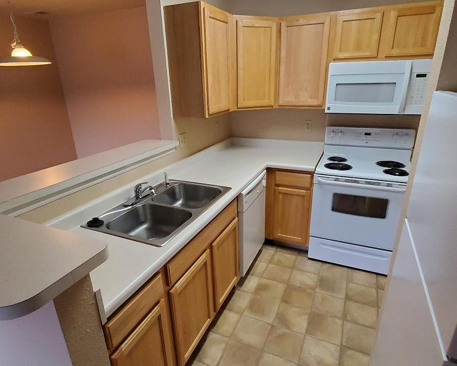 2nd image of 730 Tumbleweed Ln APT 102