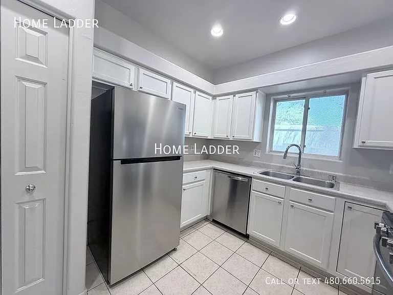 651 W Fairway Cove Dr — Photo 2