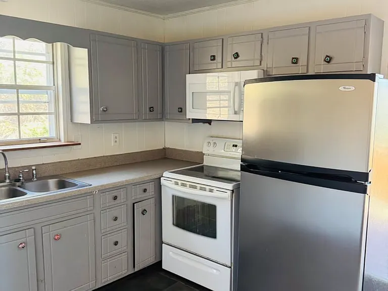 3212 Berkley Dr — Photo 8