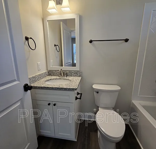 402 Giles St — Photo 13