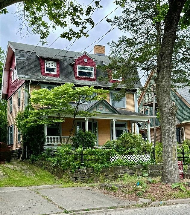 2nd image of 1328 Elm St