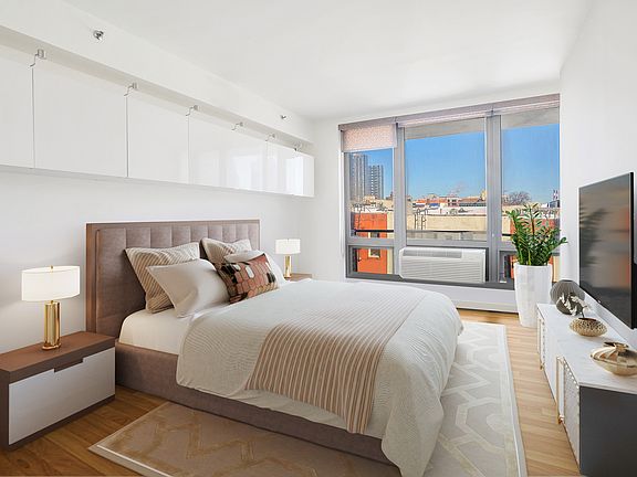 5th image of 549 Borden Ave APT 4B