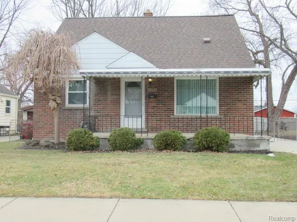 25645 Waldorf St, Roseville, MI 48066