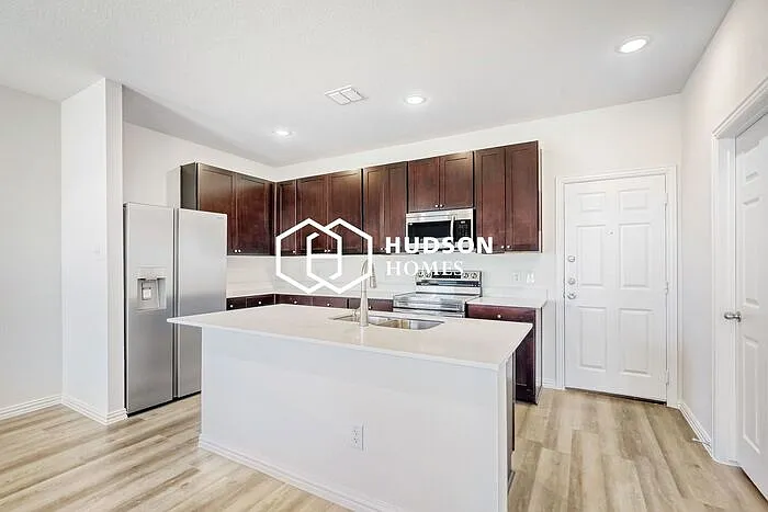 4 bed, 2.5 bath, 2189 sqft, $1,949 — Photo 3