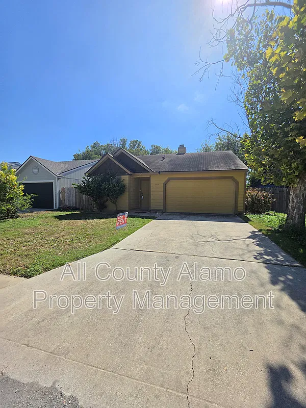 3 bed, 2.0 bath, 1002 sqft, $1,495 — Photo 2
