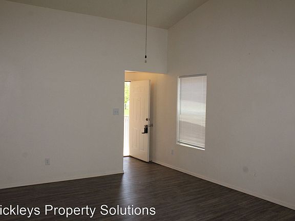 2nd image of 10619 Pueblo Pl NW