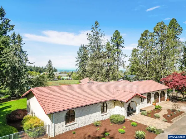 856 Woodland Dr NE, Silverton, OR 97381