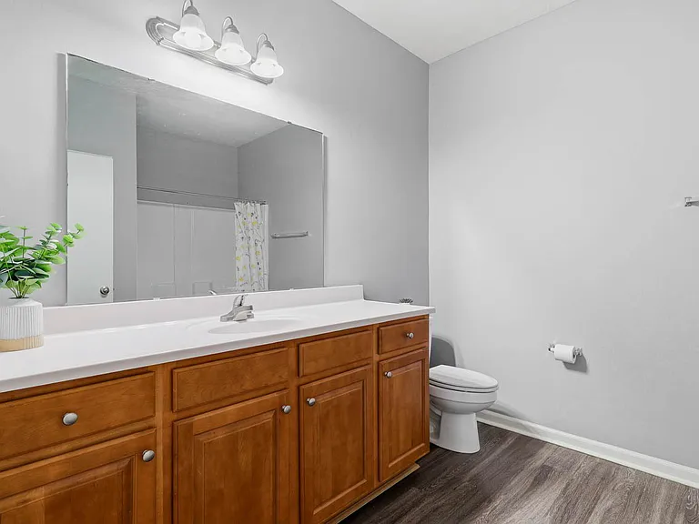 Bathroom in 2BR, 1BA Floorplan