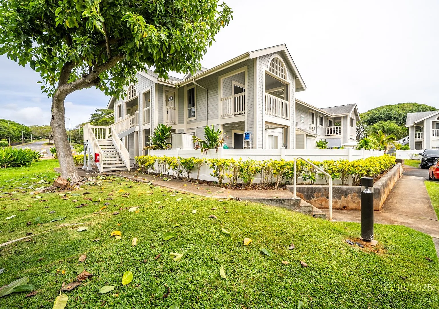 2 bd, 2 ba 2 parking second story townhome in Ho'okumu at Waikele — Photo 1