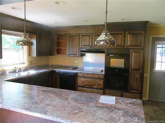 3rd image of 1919 Berkshire Dr