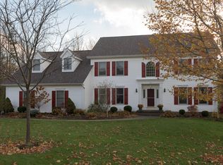 14 Lakeridge South Dr, Orchard Park, NY 14127