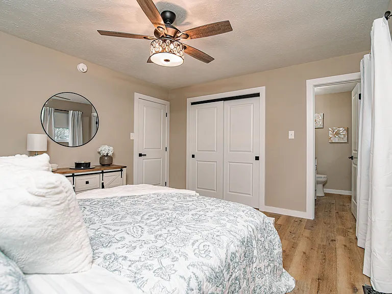 7707 Windsong Rd — Photo 32