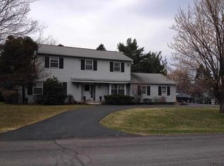 3 Boncroft Dr, East Greenbush, NY 12061