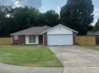 540 Robin Hood Ct, Springdale, AR 72764