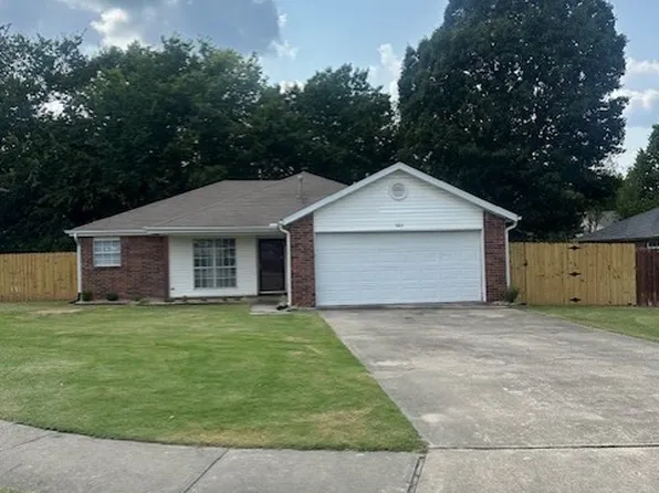 540 Robin Hood Ct, Springdale, AR 72764