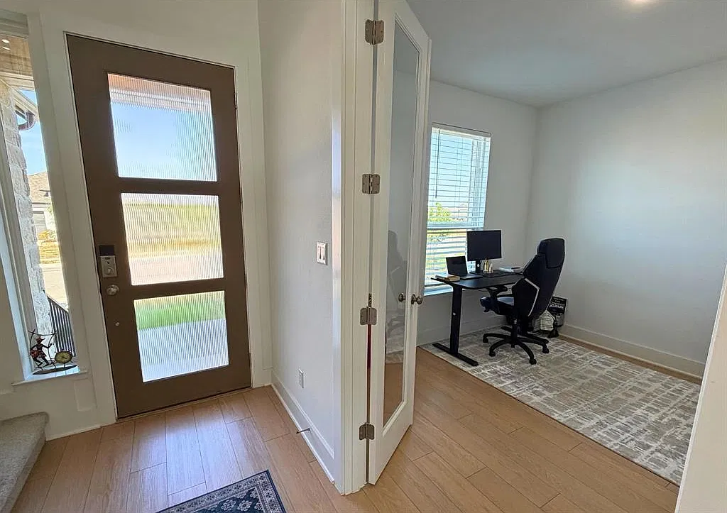 4 bed, 3.5 bath, 2528 sqft, $2,595 — Photo 4