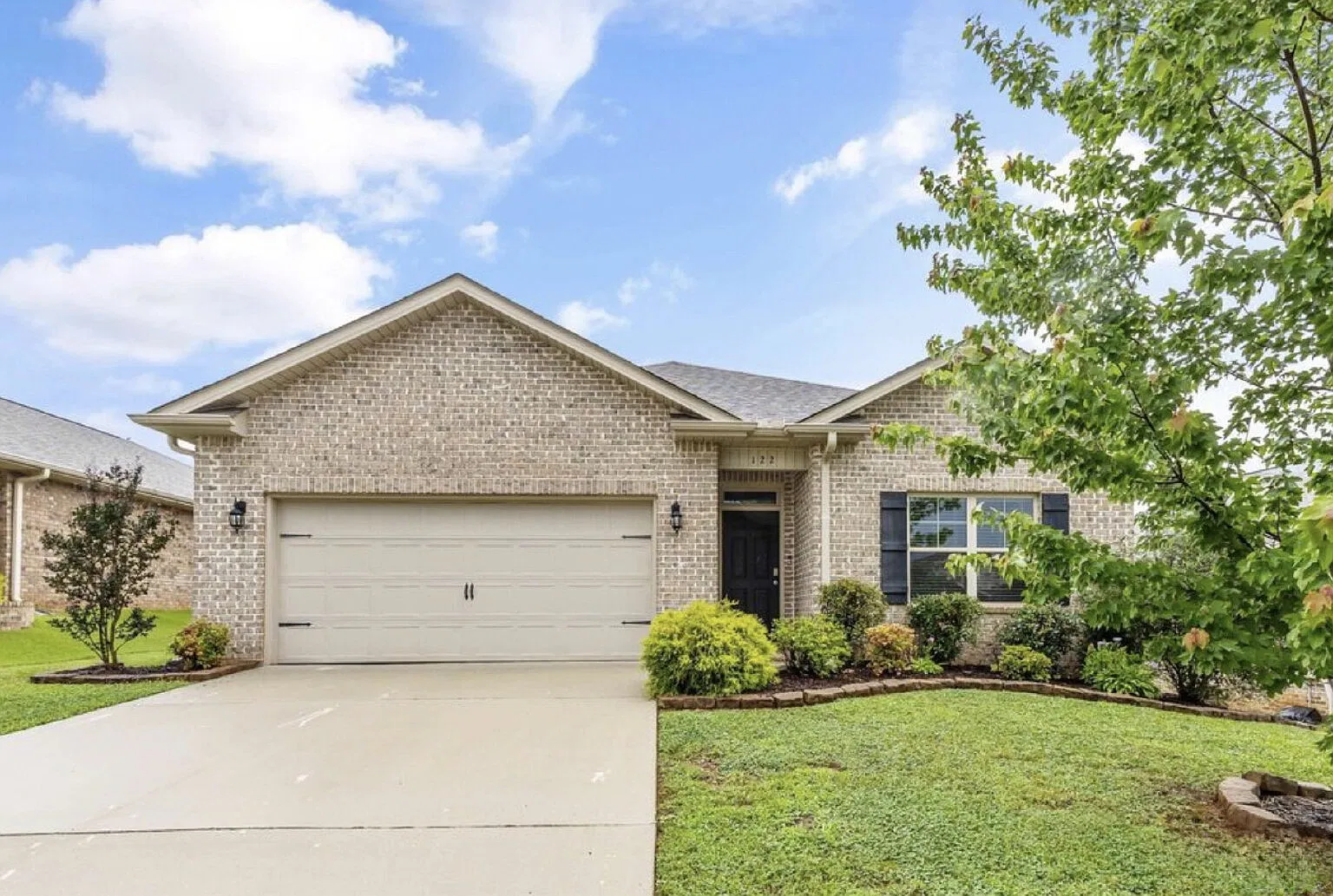 4 bed, 2.0 bath, 1836 sqft, $2,099 — Photo 1