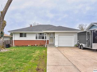 5020 Bancroft Cir, Omaha, NE 68106