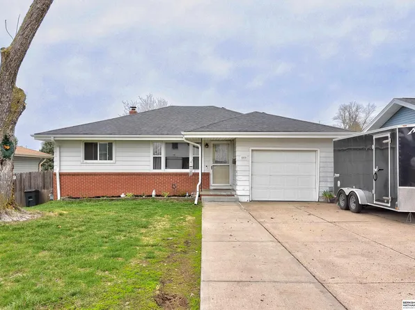 5020 Bancroft Cir, Omaha, NE 68106