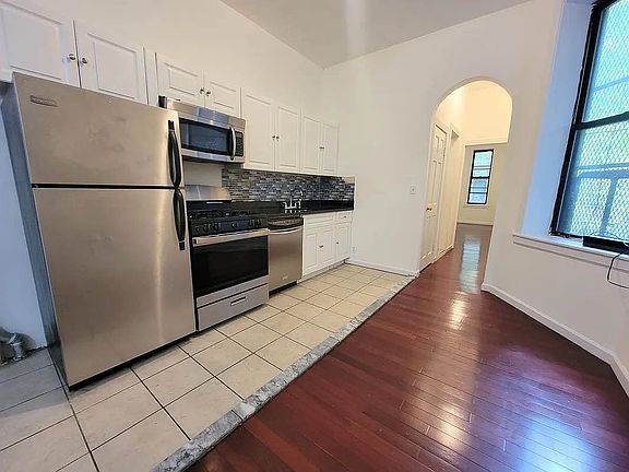 3rd image of 119 W 104th St APT 1E