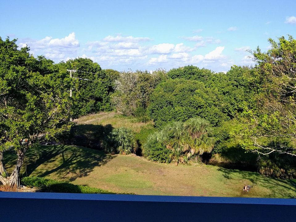 Front balcony with beautiful treelined views.