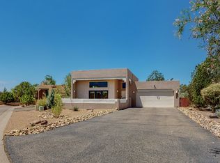 2322 Calle De Gabriel NE, Albuquerque, NM 87122