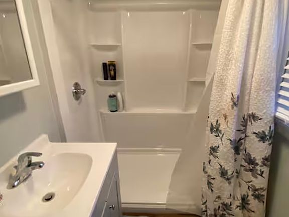 5th image of 206 E Millpond St
