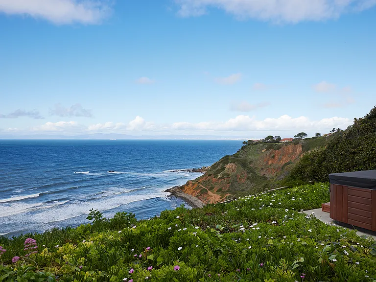 1115 Palos Verdes Dr — Photo 3