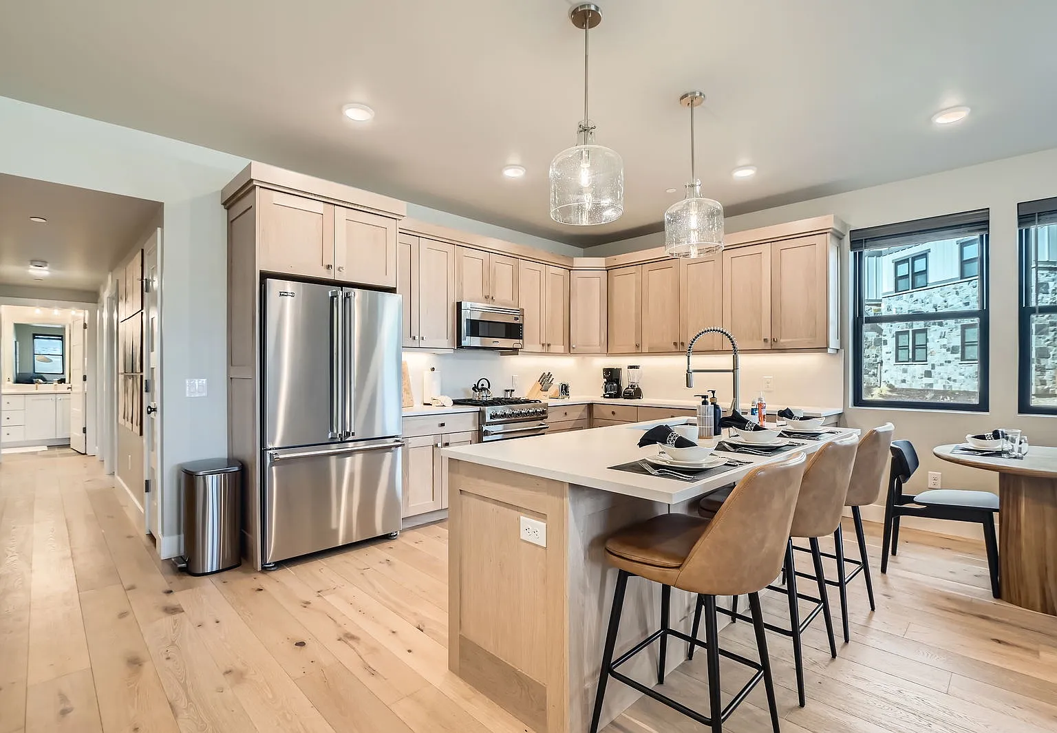 3 bed, 1584 sqft, $4,100 — Photo 1