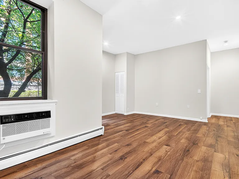 263 10th St #1A — Photo 10