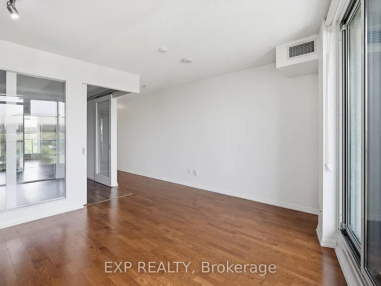 209 Fort York Blvd #667 — Photo 13