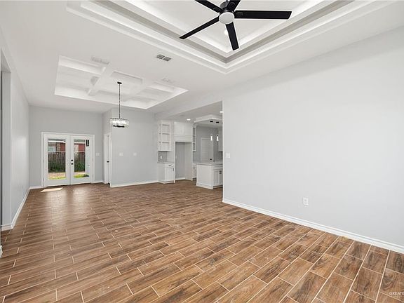 3rd image of 502 Pine Oak St