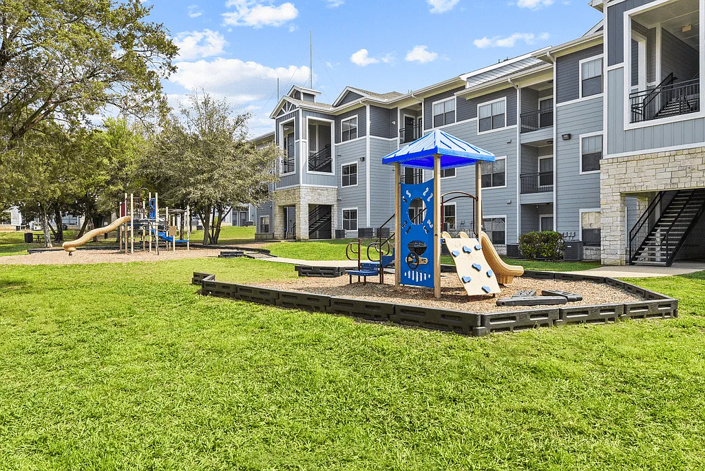 Park Place at Loyola Apartments — Photo 4