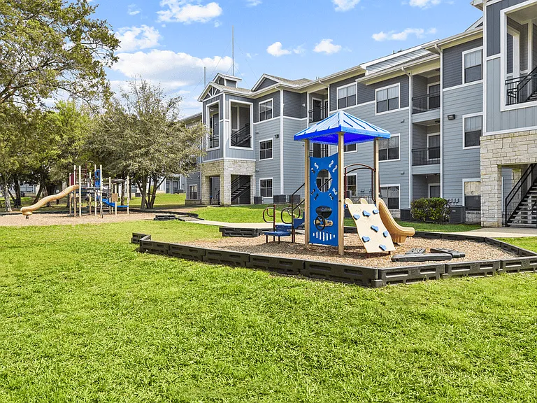 Park Place at Loyola Apartments — Photo 4