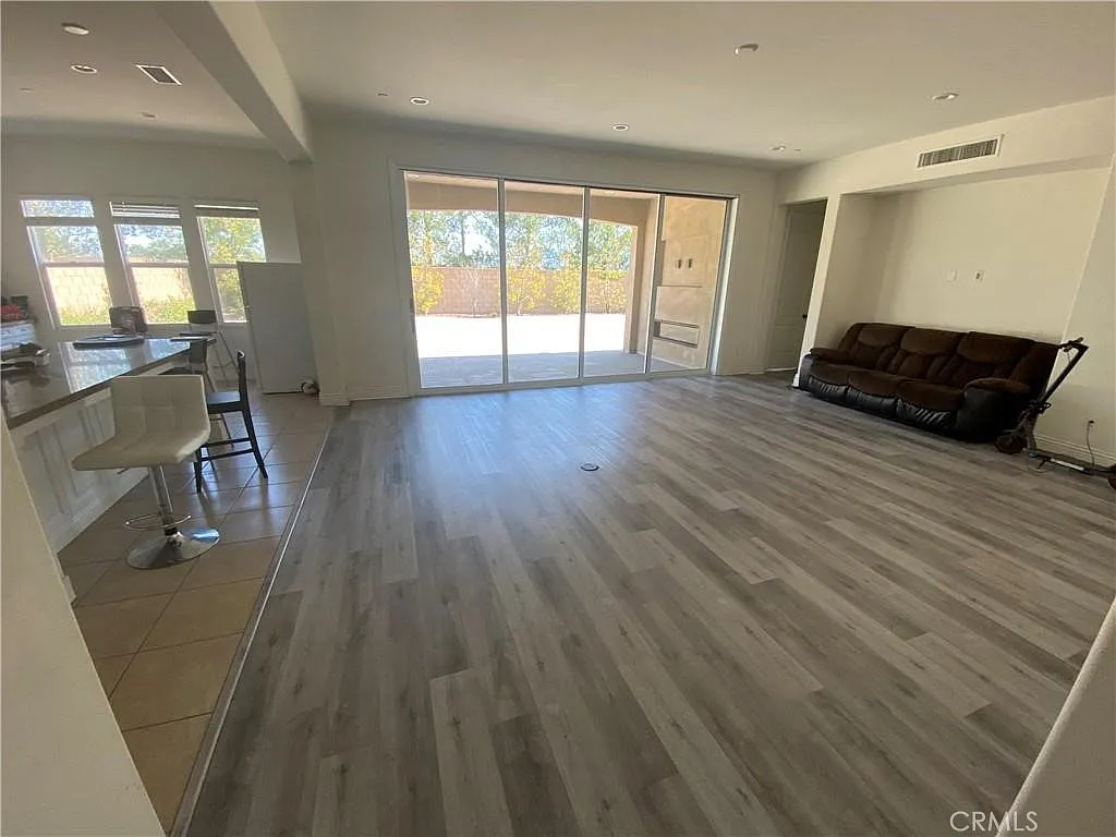 1 bed, 169 sqft, $1,200 — Photo 2