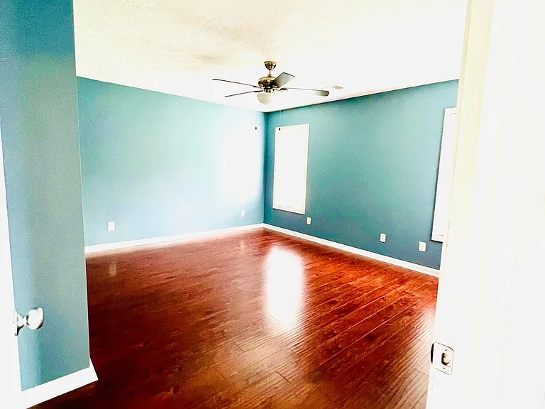 469 W Perry Rd — Photo 10