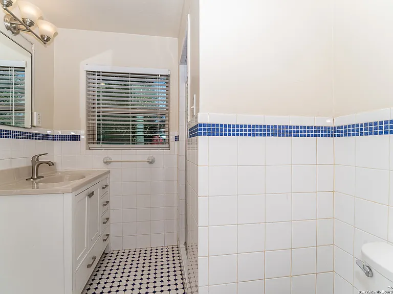 339 E Nottingham Dr — Photo 14
