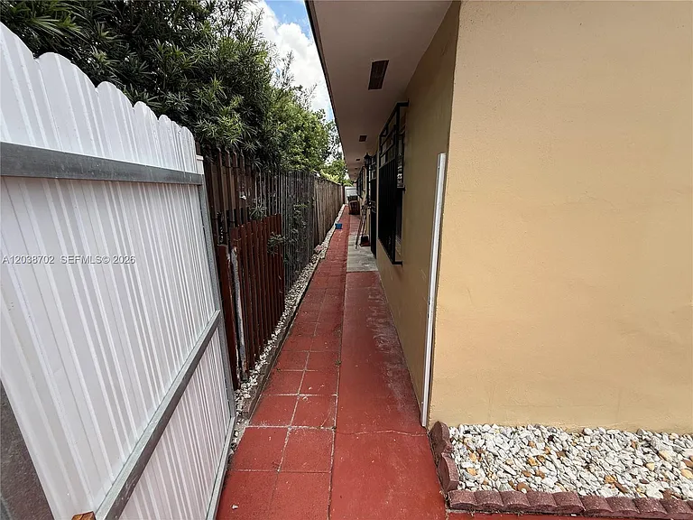 252 NW 50th Ave — Photo 14