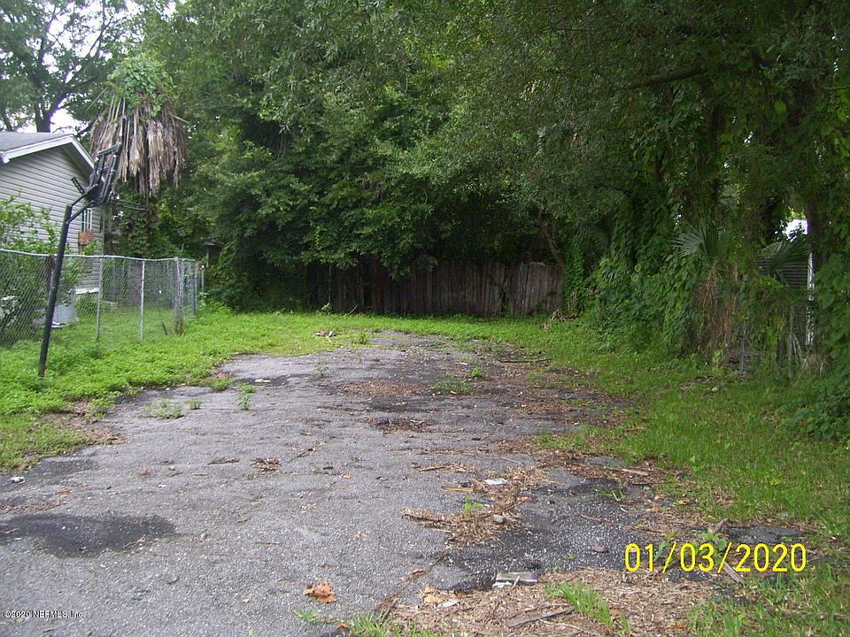 1st image of 817 Carrie St