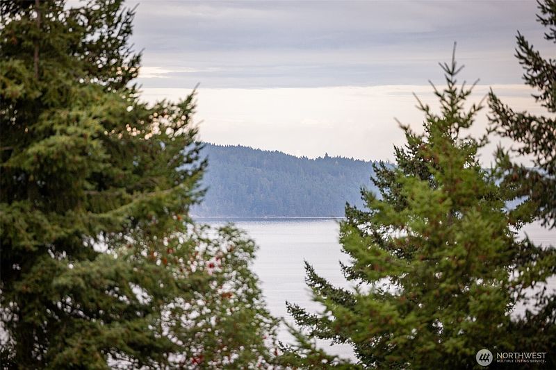 2nd image of 382 Discovery View Drive