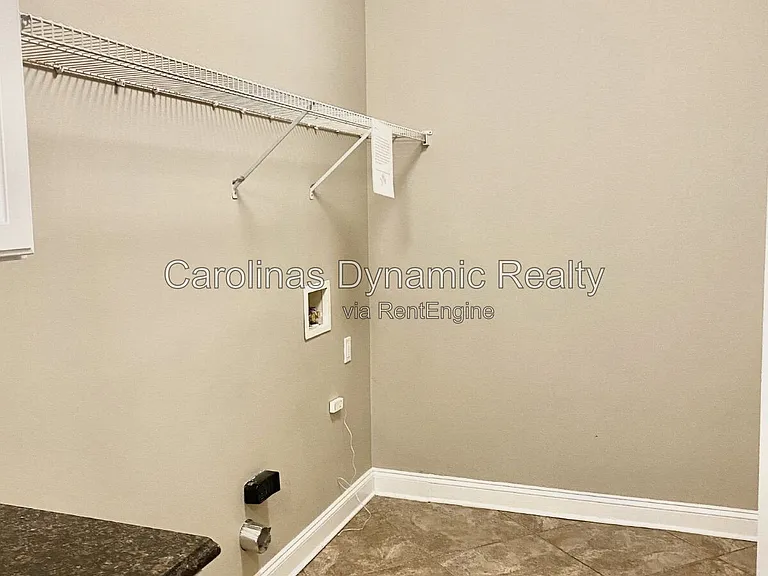 605 Queenswater Ln — Photo 16
